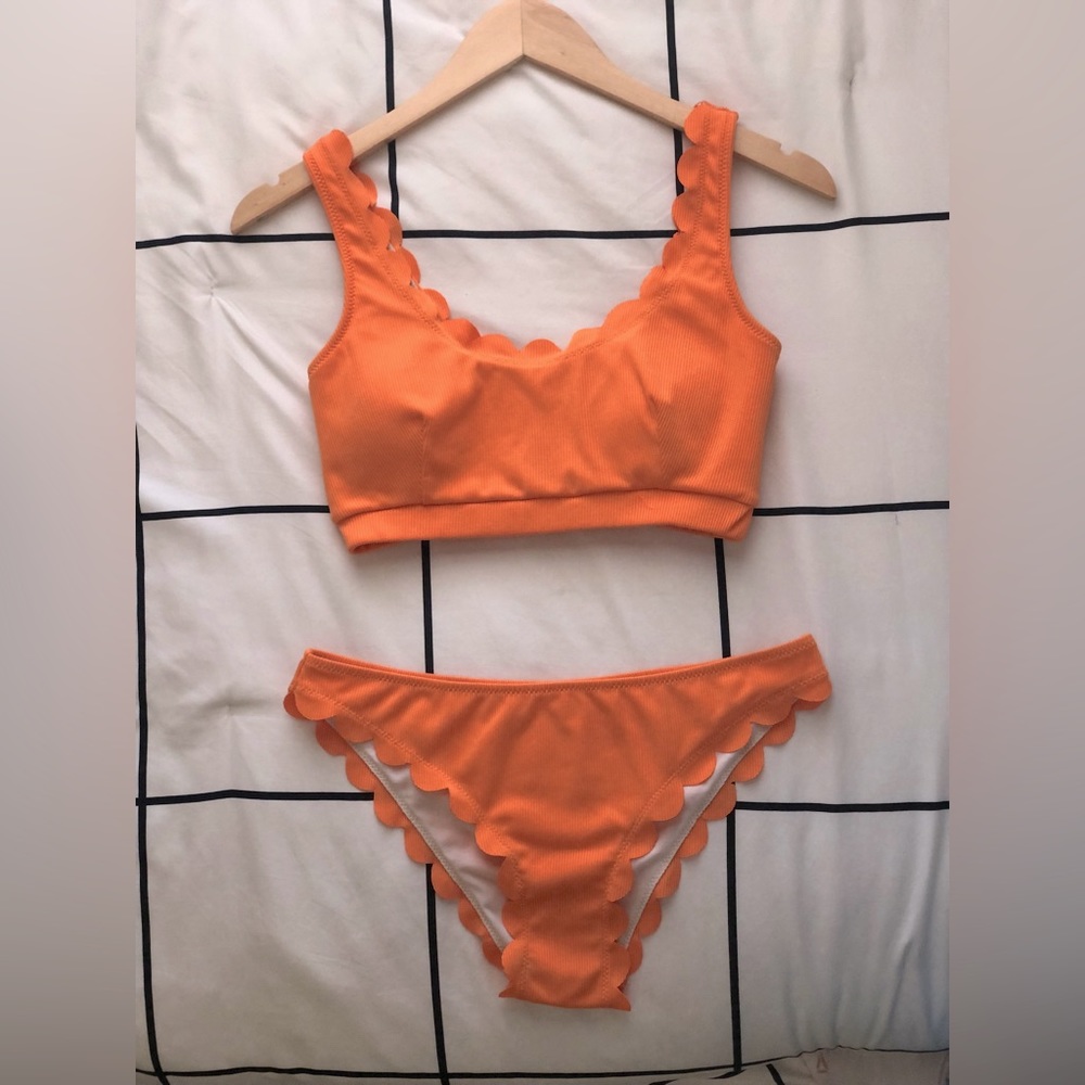 Scalloped hem bikini